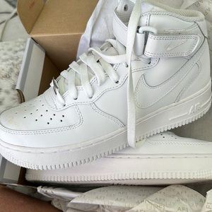Nike ankle sneakers never been worn still in box